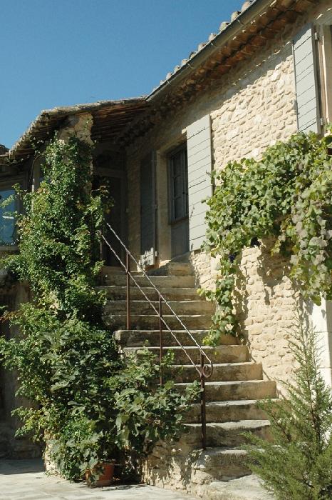 Mas XVIIIème en Luberon avec cour fermée proche Gordes en Provence